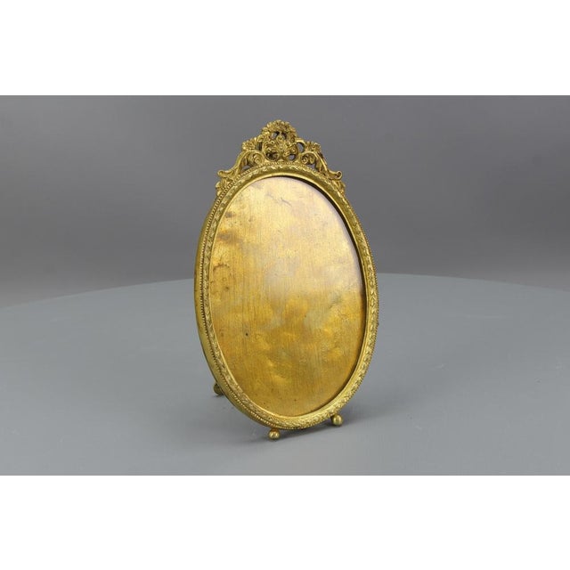 French Louis XVI Bronze Oval Desktop Picture Frame, 1900s For Sale - Image 5 of 18