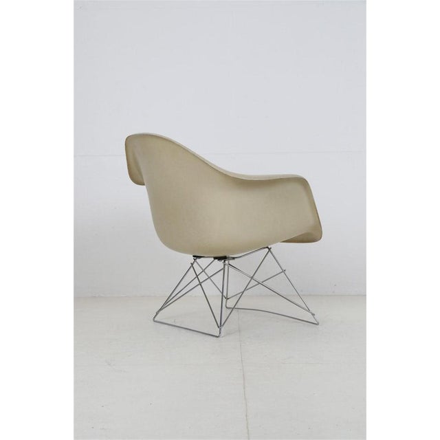 Herman Miller Lar Fiberglass Armchair by Charles & Ray Eames for Herman Miller, 1950s For Sale - Image 4 of 16