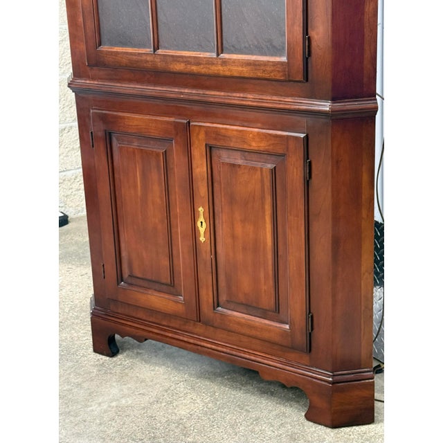 Vintage Statton Georgian Oldtowne Cherry Corner Cabinet For Sale In New York - Image 6 of 11