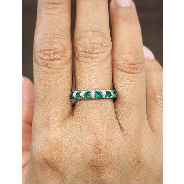 Modern 2.80 Ct Natural Emerald & Diamond Eternity Band, Size 6.5 For Sale - Image 3 of 8