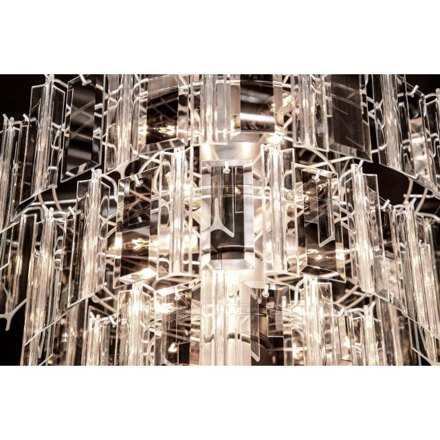 1970s Hollywood Regency Chandelier With Lucite and Mirrored Glass Prisms, 1970's For Sale - Image 5 of 10