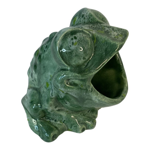 Mid-Century Americana Folk Art Ceramic Frog Ashtray, Artist Initialed For Sale