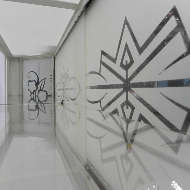 Art Deco Display Cabinet on Legs, 1920s For Sale - Image 3 of 18