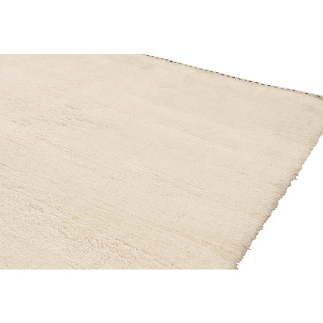 Rug & Kilim Rug & Kilim’s Contemporary Solid Rug in Tone-on-Tone Off-White and Ivory For Sale - Image 4 of 7