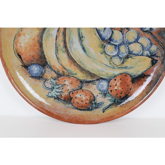 1980s Signed Capelo Mexican Pottery Plate | Guanajuato Majolica Fruit Still Life For Sale In Lexington, KY - Image 6 of 10