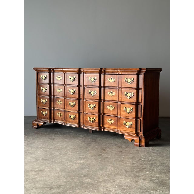 Vintage Georgian-Style Serpentine Mahogany 8-Drawer Dresser For Sale - Image 18 of 18