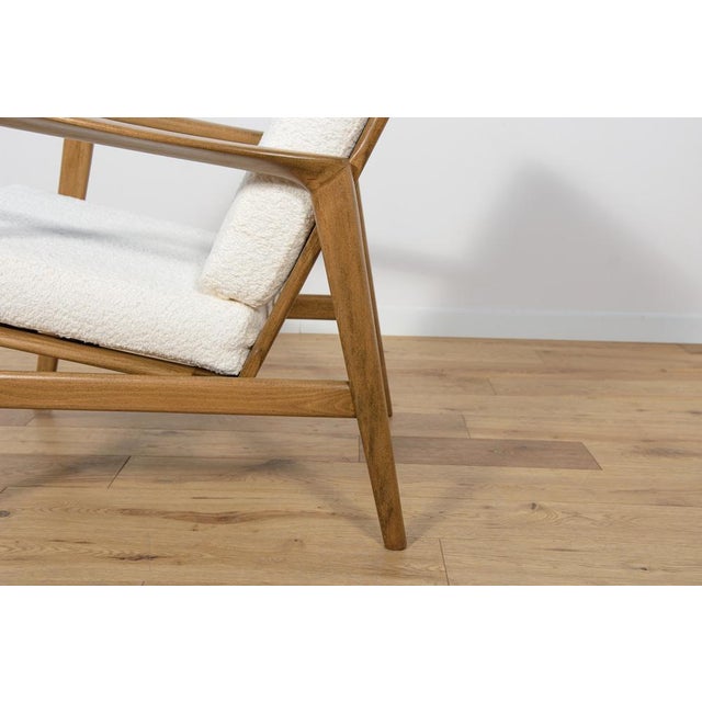White Mid-Century Model 300-139 Armchair from Swarzędz Factory, 1960s For Sale - Image 8 of 15