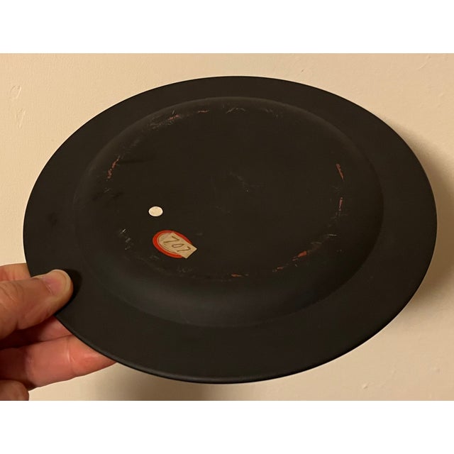 Wedgwood Antique 18th Century Wedgwood Rosso Antico Basalt Plate With Grape Vine Border For Sale - Image 4 of 5