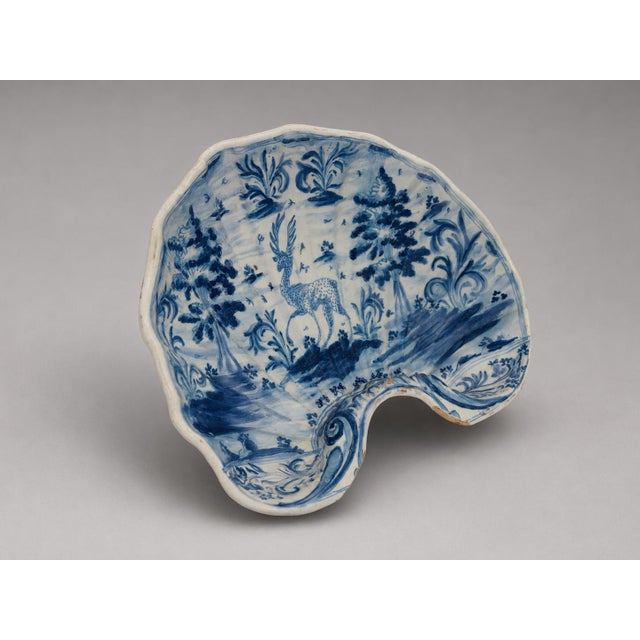 Spanish Tin-Glazed Shell-Form Basin Attr: Puente Del Arzobispo, Toledo 1790-1830 For Sale - Image 4 of 12