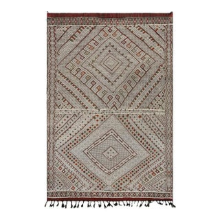 White Vintage Zayane Moroccan Kilim Rug With Geometric Pattern, From Rug & Kilim For Sale