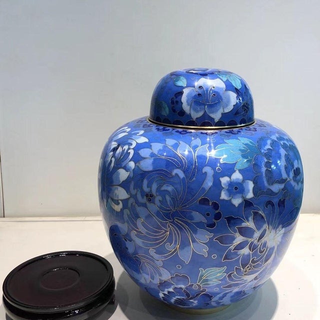 Traditional Vintage Cloisonné Enamel Blue Floral Lidded Ginger Jar With Wooden Stand For Sale - Image 3 of 8