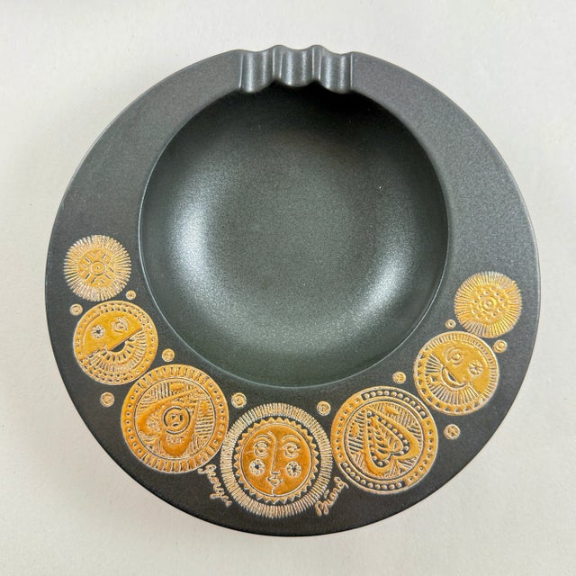 1960s 1960s Hyalyn Porcelain Black Bisque & Gold Enamel Briard Ashtrays, Set/2 For Sale - Image 5 of 14