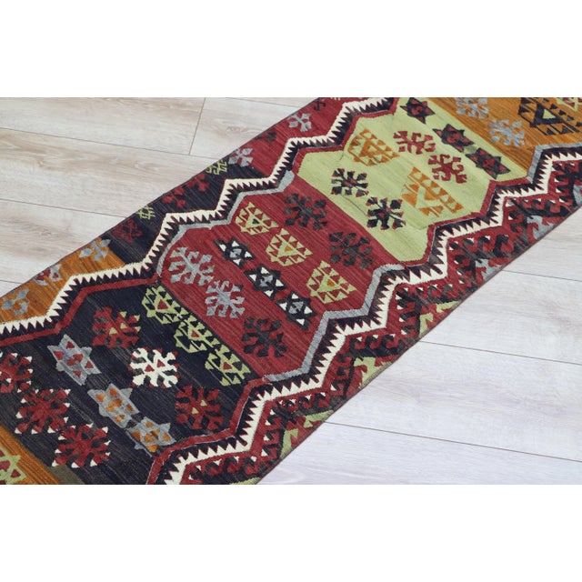 1940s Luxury Ethnic Anatolian Natural Wool Long Runner Kilim Rug For Sale In Sacramento - Image 6 of 11