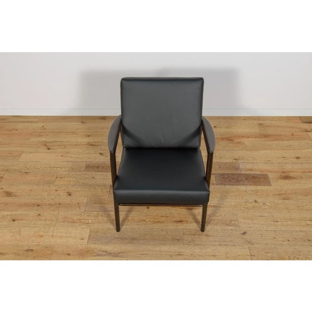 Model 300-139 Lounge Chair from Swarzędz Furniture Factory, Poland, 1960s For Sale - Image 4 of 18