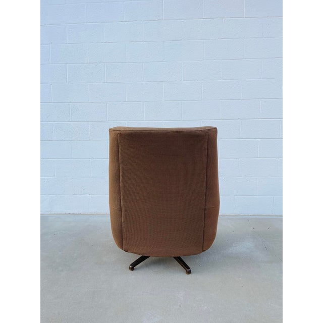 Textile Vintage Castro Convertibles MCM Swivel High Back Lounge Chair For Sale - Image 7 of 13