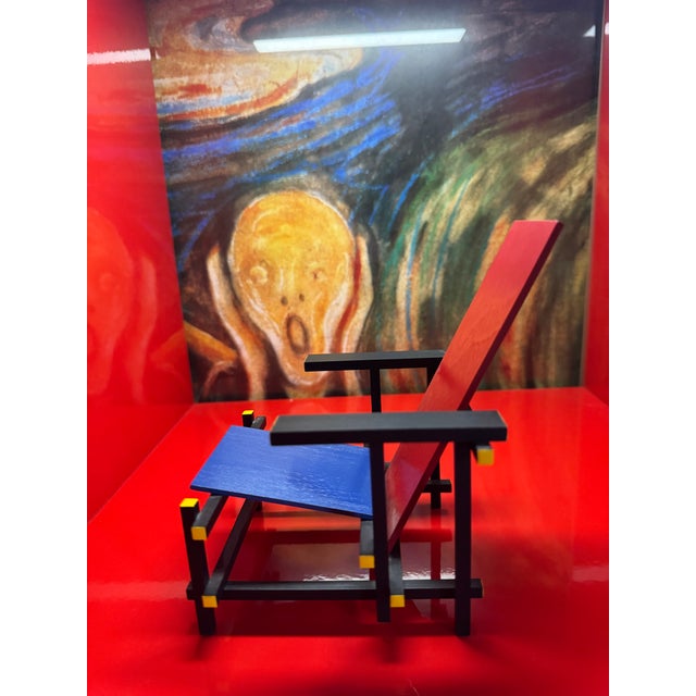This is a museum-grade 1:6 scale replica of Gerrit Rietveld’s iconic 1918 design. Because it carries the official Vitra...