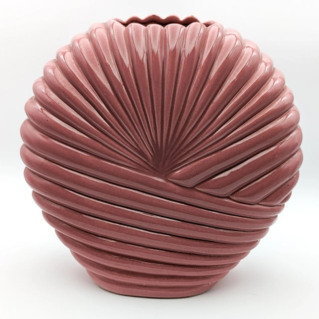 1980s Art Deco Revival Coral Dusty Pink Vase With Draped Shell Pattern and Scalloped Edges For Sale - Image 10 of 12