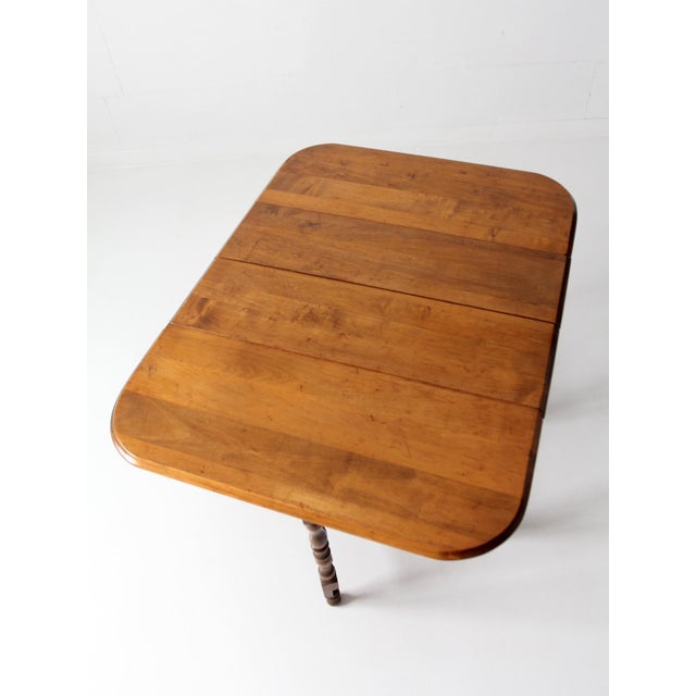 Early American Gate Leg Drop Leaf Table For Sale - Image 4 of 15