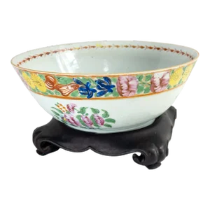 19th Century Chinese Chinoiserie Export Rose Medallion Bowl With Stand