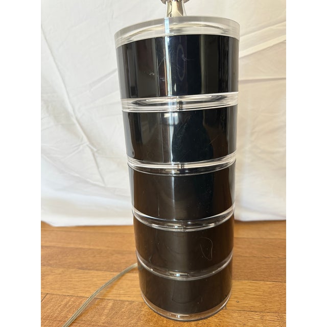 Hollywood Regency Vintage 1980s Optique Stacked Lucite Table Lamp For Sale - Image 3 of 7