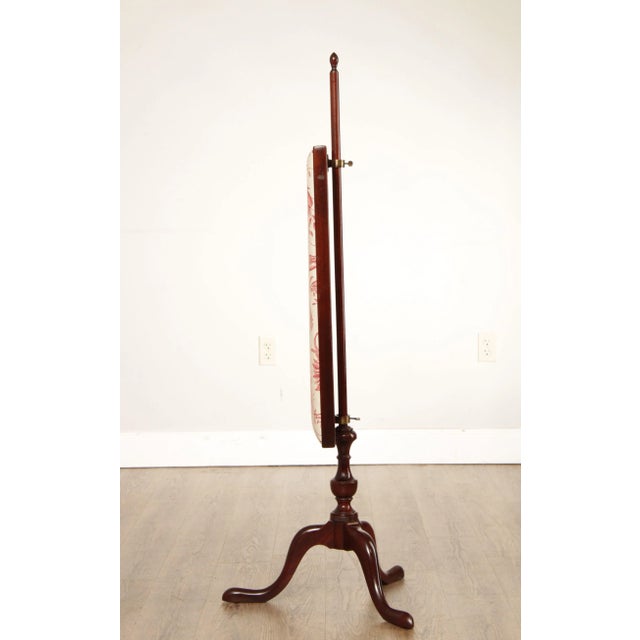 Queen Anne 1980s Queen Anne Colonial Williamsburg Style Mahogany and Tapestry Firescreen For Sale - Image 3 of 13