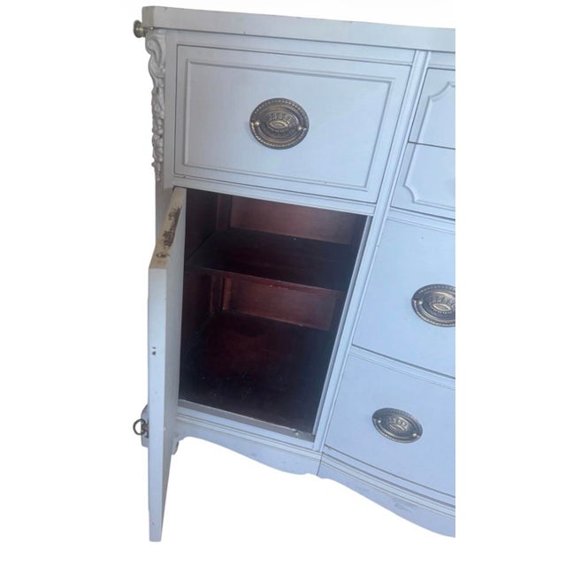 1940s Vintage Drexel “Travis Court" Federal Revival Sideboard Serpentine Credenza Cabinet Buffet Farmhouse Cottage French Country Console, Attributed For Sale - Image 9 of 12