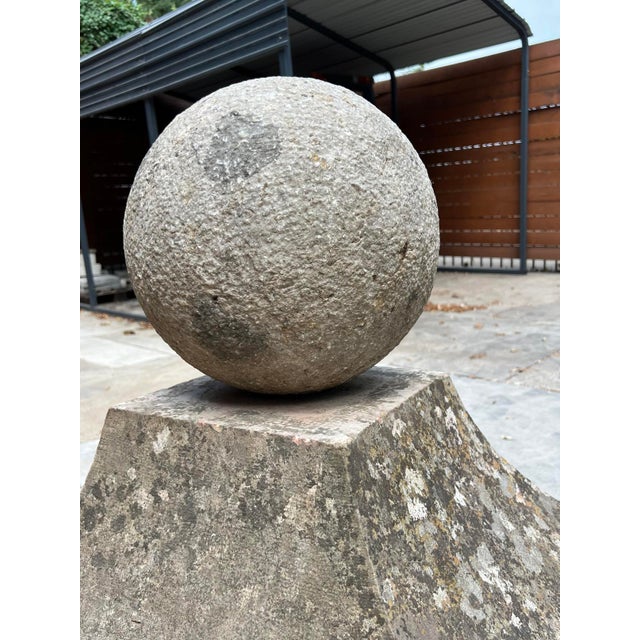 18th Century Pair of 18th Century French Carved Limestone Pillar Ball Finials For Sale - Image 5 of 18