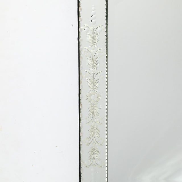 1950s Mid-Century Reversed Etched Venetian Glass Mirror With Chain Beveled Detailing For Sale - Image 5 of 17