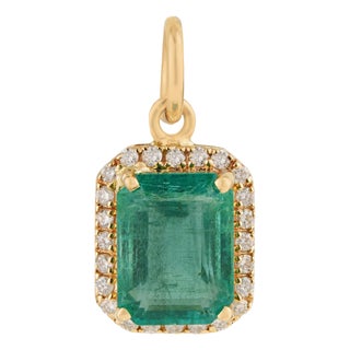 Art Deco Charm 1.55ct Emerald Diamond Halo Pendant in 14k Yellow Gold For Sale