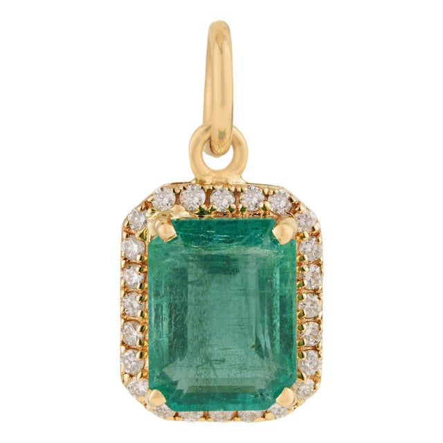 Art Deco Charm 1.55ct Emerald Diamond Halo Pendant in 14k Yellow Gold For Sale