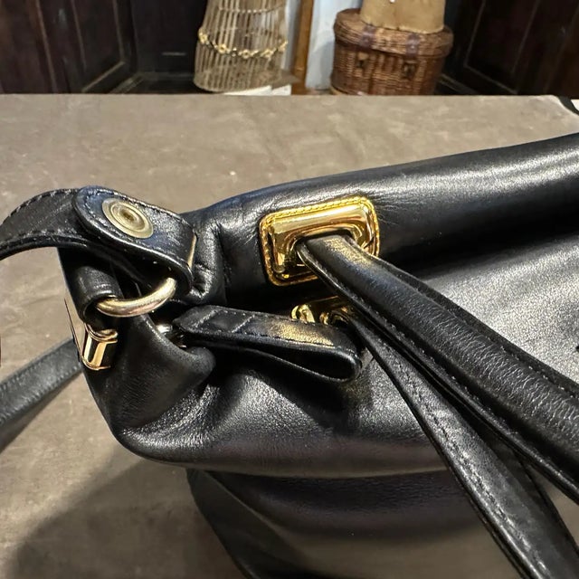 A 1990s Elegant Black Leather and Brass Italian Hand-Bag by Gianfranco Ferrè For Sale - Image 15 of 15