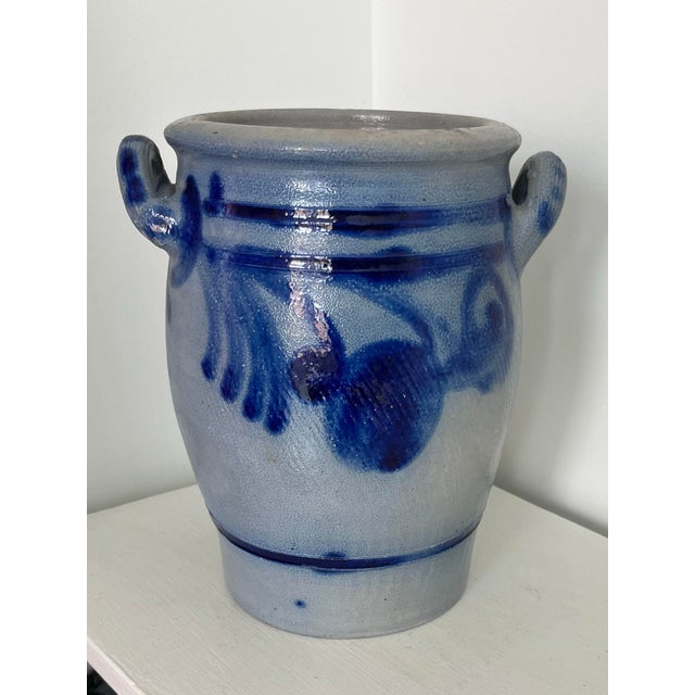 A beautiful Westerwald salt-glazed (sauerkraut) crock. The slightly grainy gray salt-glaze has a hand-applied cobalt...