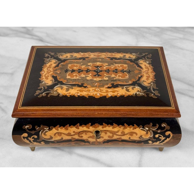 1960s Vintage Italian Rococo Inlaid Fruitwood Jewelry Music Box For Sale - Image 5 of 11