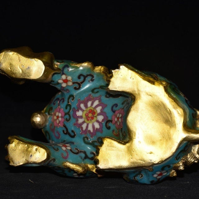 Turquoise Pair of Vintage Cloisonné Gilt Bronze Guardian Lion Statues With Turquoise Enamel For Sale - Image 8 of 11