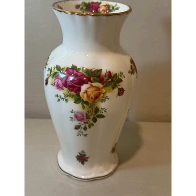 1962 Royal Albert Old Country Roses 7" Porcelain Vase Bone China For Sale In Phoenix - Image 6 of 12
