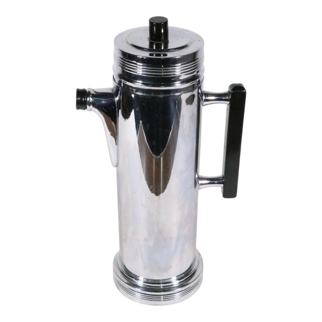 Mid 20th Century Art Deco Machine Age Chrome and Bakelite Cocktail Shaker For Sale