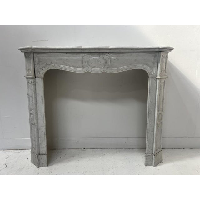 Louis XV Style Fireplace in Carrara White Marble, 1900s For Sale - Image 12 of 14