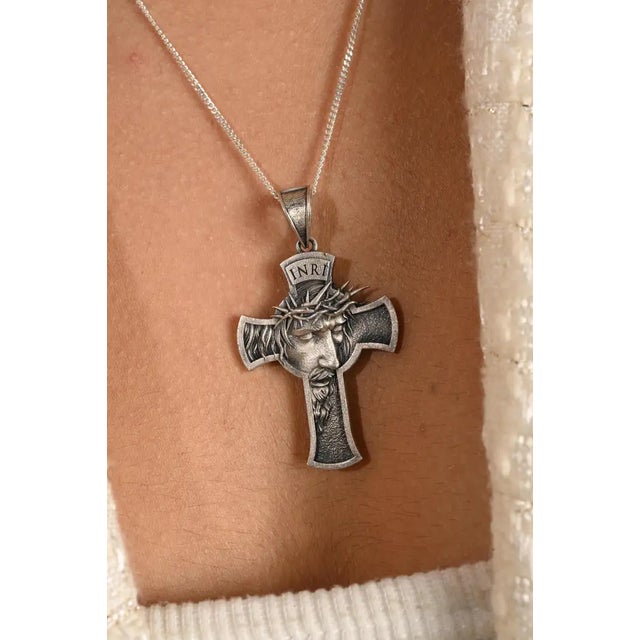 Religious Jesus Christ Crucifix Cross Christian Unisex Pendant in 925 Silver For Sale - Image 4 of 11