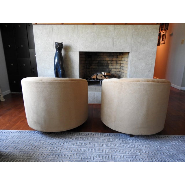 Karpen of California 1970s Karpen of California Barrel 360 Swivel Lounge Chairs Camel Brown Plush - Set of 2 For Sale - Image 4 of 10