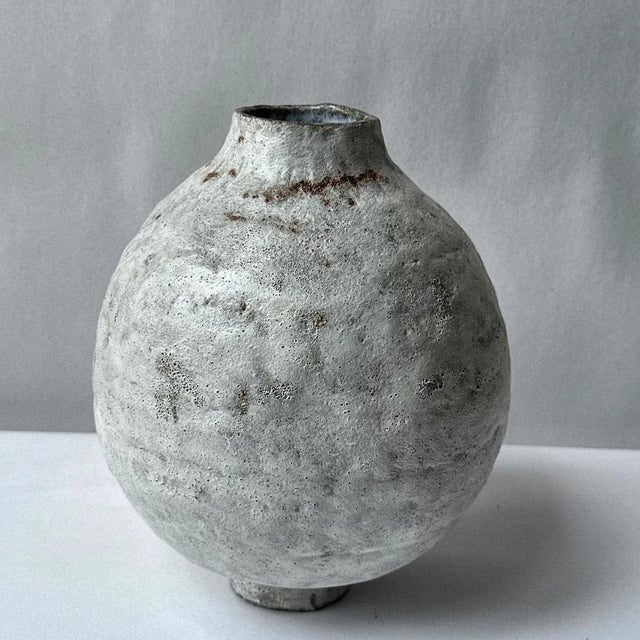 Grey Stoneware Coiled Moon Jar by Elena Vasilantonaki Unique Dimensions: ⌀ 23 x H 27 cm (Dimensions may vary) Materials:...