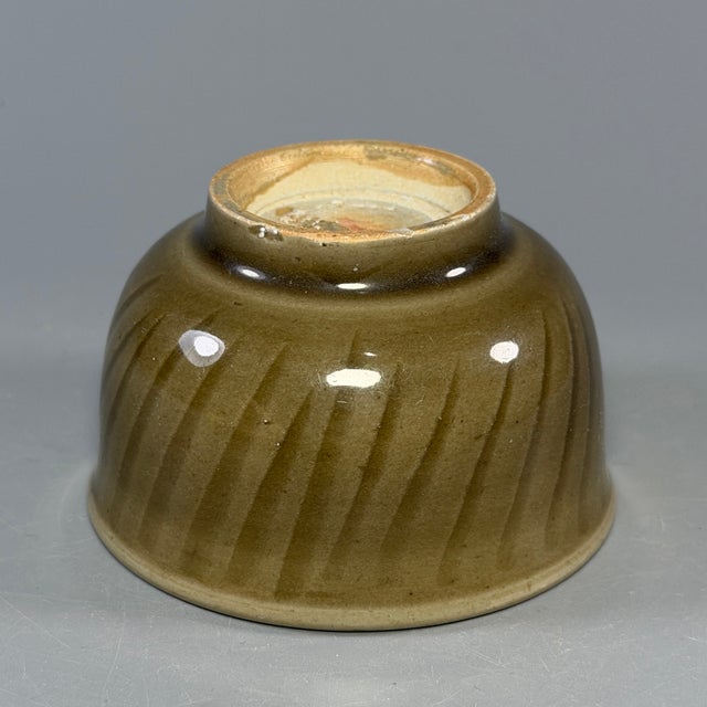 China Vintage‑Style Striped‑Carved Dark‑Glaze Celadon Tea Bowl For Sale - Image 4 of 5