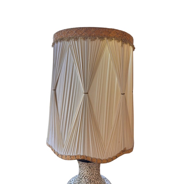 Mid 20th Century Vintage Asian Chinoiserie Relief-Carved Table Lamp With Pleated Shade For Sale - Image 5 of 7