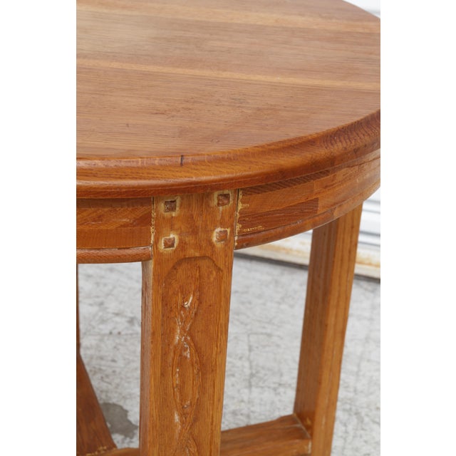 Brown Late 20th Century Mission Oak Round Top Occasional Table W/ Carved Legs And X Base Stretch For Sale - Image 8 of 9