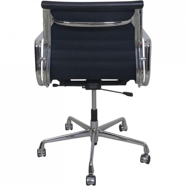 EA117 Desk Chair by Charles Eames, 2006 For Sale - Image 9 of 17