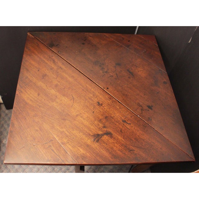Circa 1760-1780 English George III Period Corner Drop-Leaf Table For Sale - Image 4 of 9