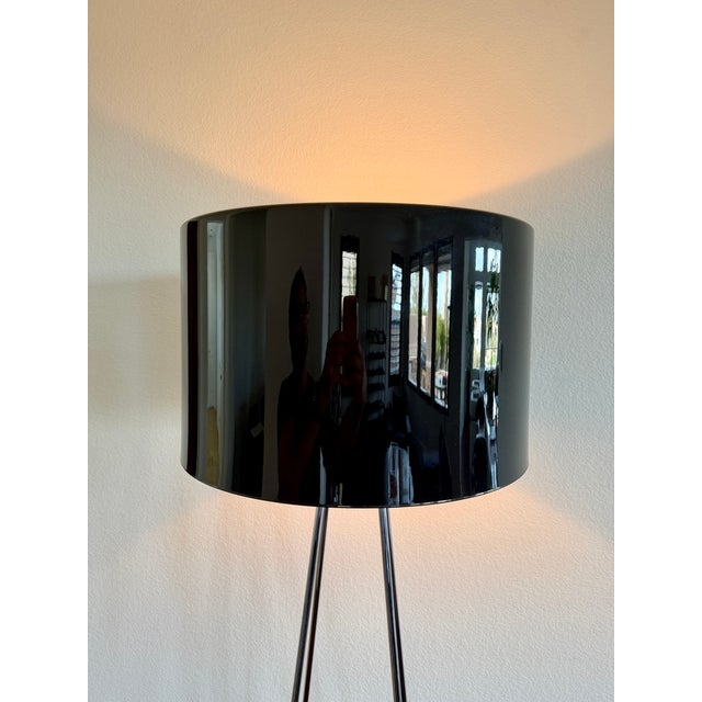 2020s Flos Black Metal Floor Lamp – Modern Italian Design For Sale - Image 5 of 5