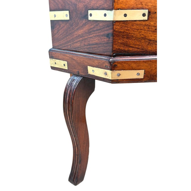 18th Century Georgian Anglo-Indian Padouk Cellarette, India, 1790 For Sale - Image 9 of 16