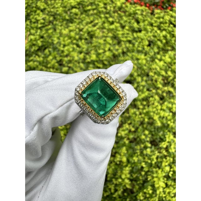 4.49 Carat Sugarloaf Cabochon Cut Colombian Emerald and Diamond Halo Ring in 18k, Size 6.75 For Sale - Image 9 of 10