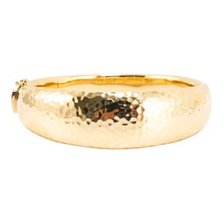Ladies Roberto Coin 18k Yellow Gold Hammered Ruby Hinged Bangle Bracelet For Sale