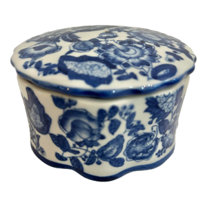 Vintage Blue and White Chinoiserie Scalloped Lidded Trinket Box